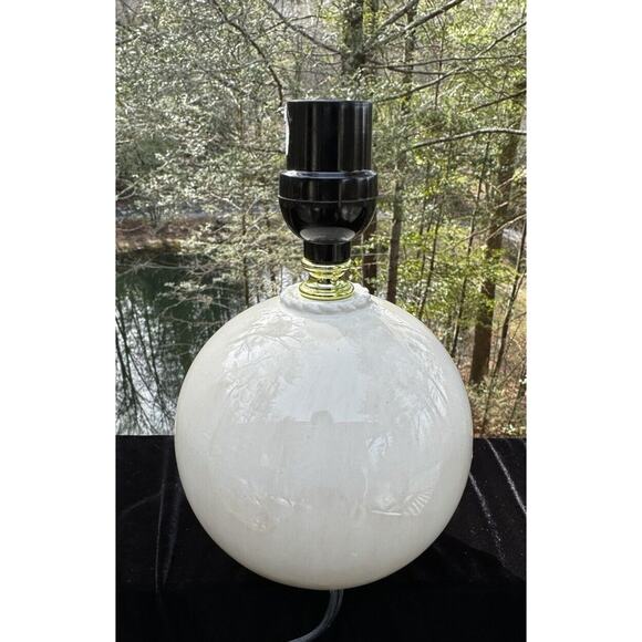 MWW Market Manual Woodworkers & Weavers Botanical Bulb Tulip Ceramic Lamp￼ - Picture 5 of 9